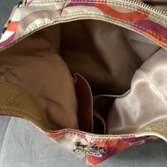 COACH purse with several compartments in great condition. - Picture 11 of 15